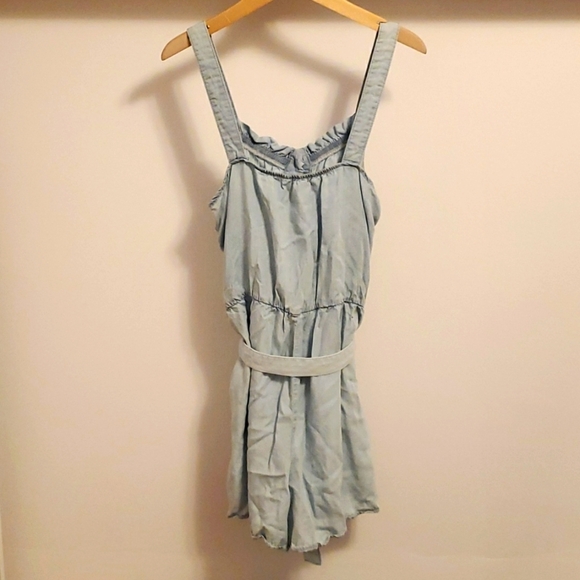 NWOT Reitmans Tencel Romper. Light blue. Belt. Size L. - Picture 3 of 9